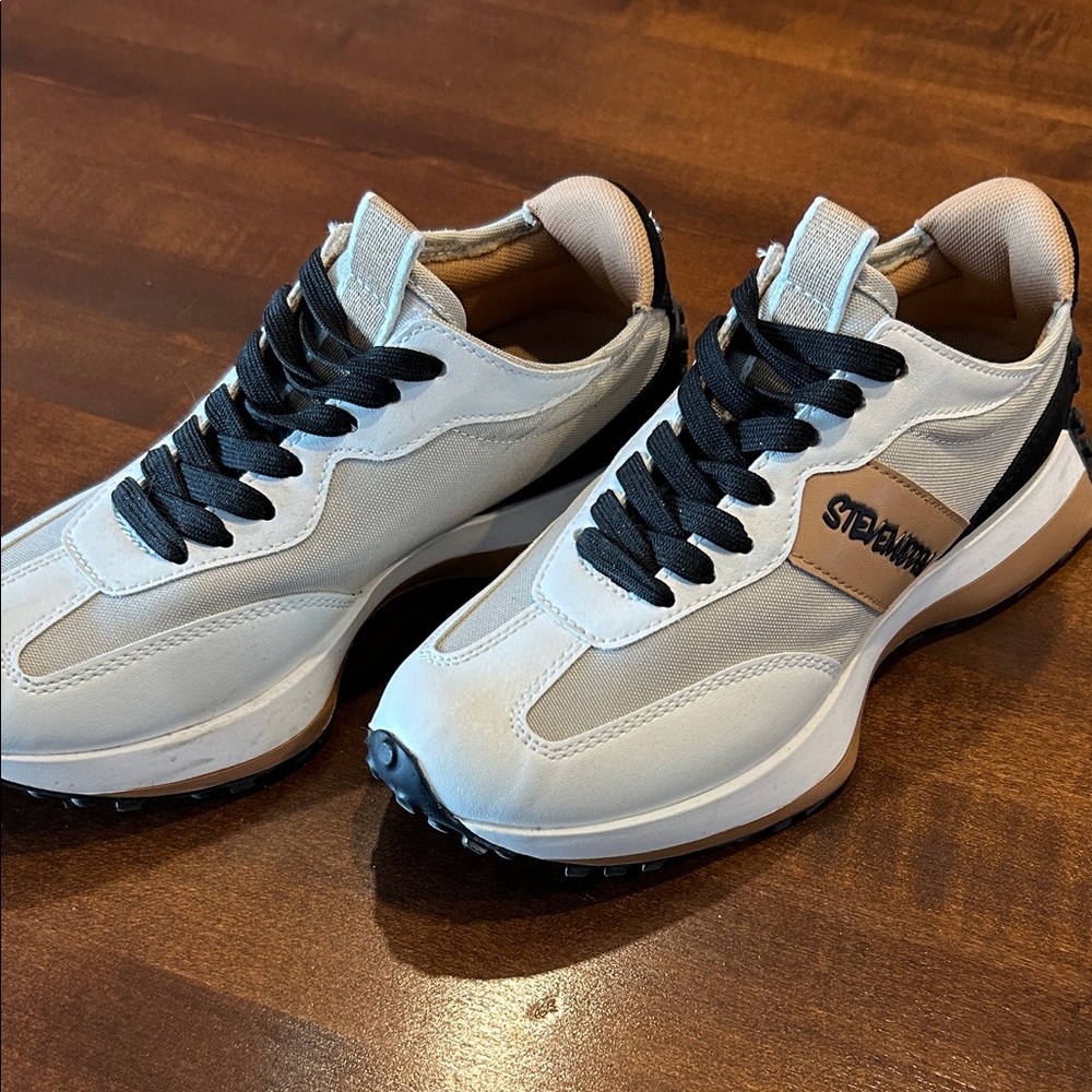 Steve Madden Stylish White Sneakers with Black Accents